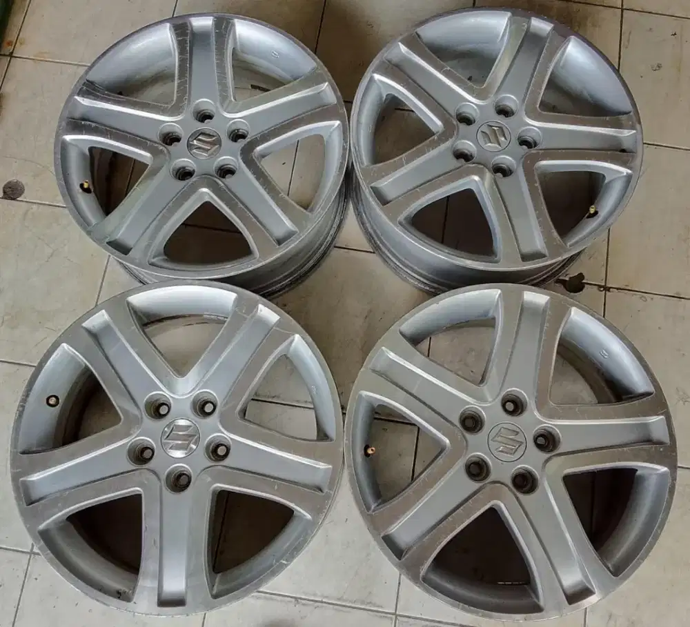 Dijual. 4pc velg standar grand vitara R17