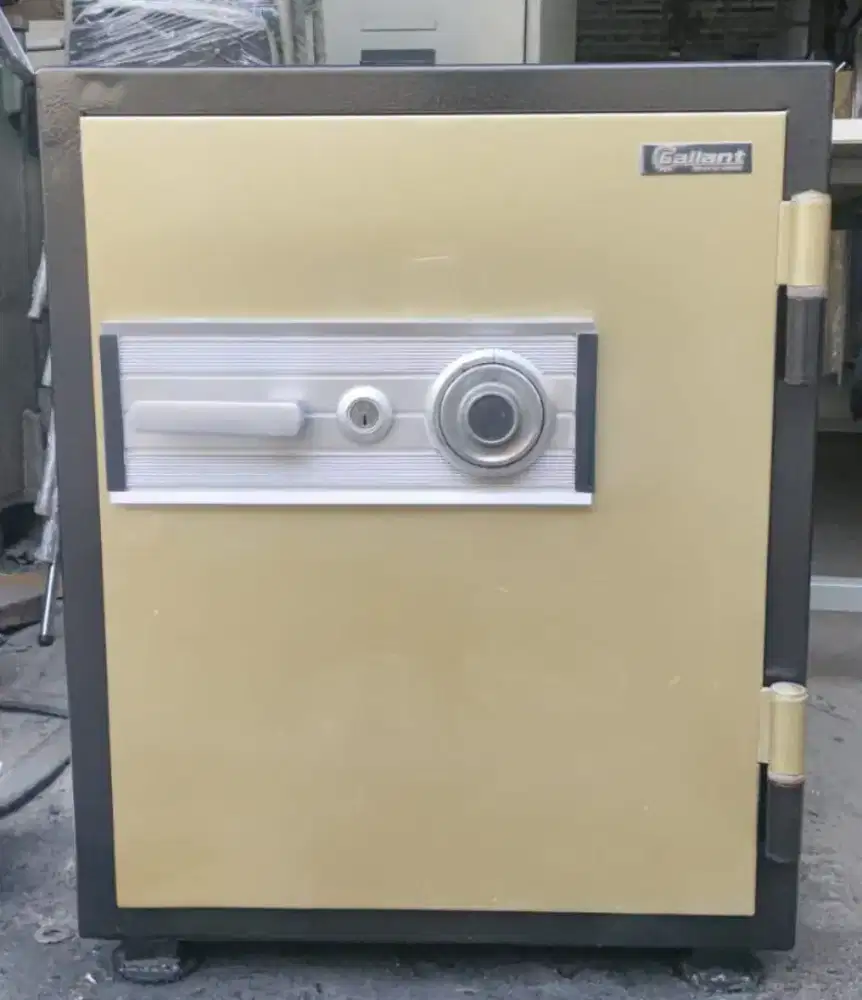 Brankas Gallant T. 75 cm Bekas Brangkast Tahan Api Safety Box