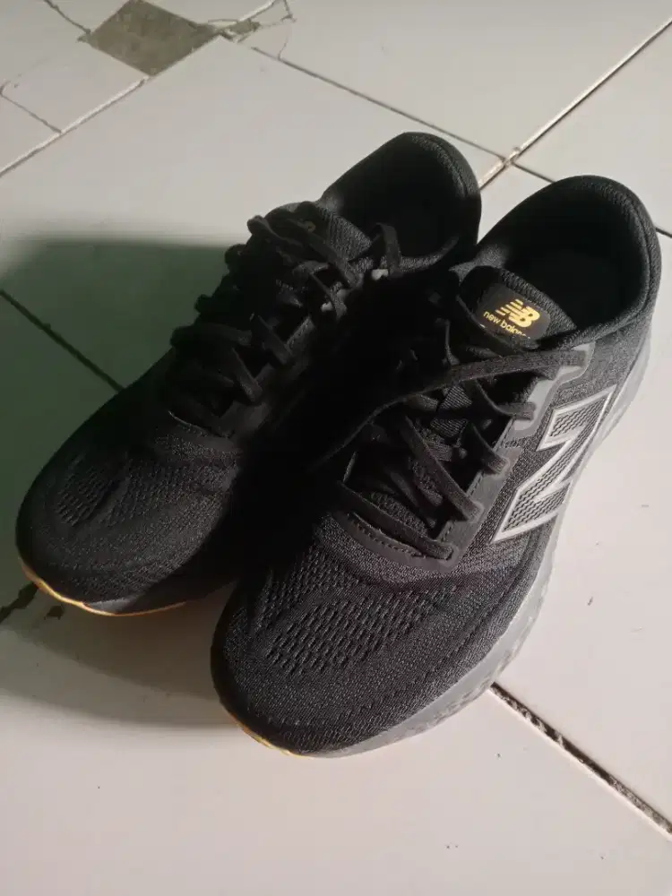 Di jual sepatu new balance evoz