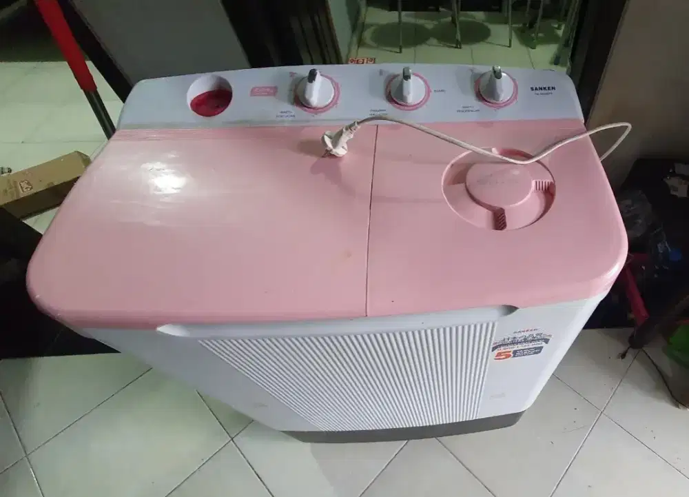 Di jual.mesin cuci 2 tabung sanken