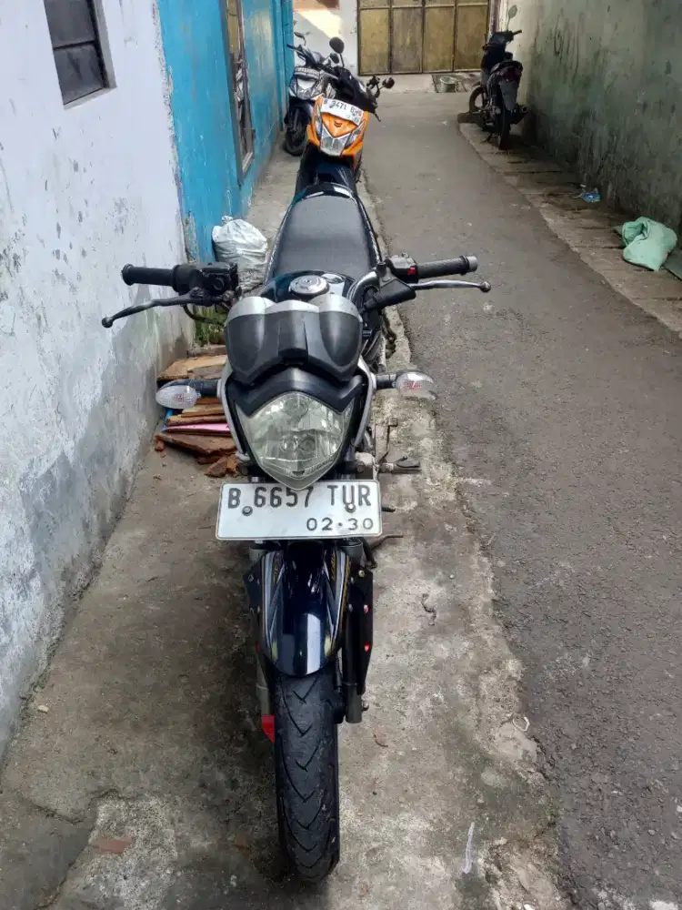 Jual motor Vixion THN 2009 surat2 lngkp STNK BPKB ada,, pajak hidup