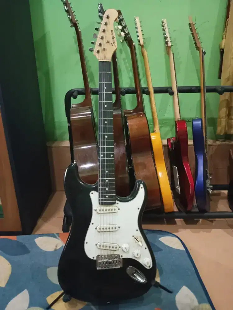 MULUS DIJUAL ORIGINAL GITAR ELEKTRIK BRAND SCORPION STRATOCASTER BLACK