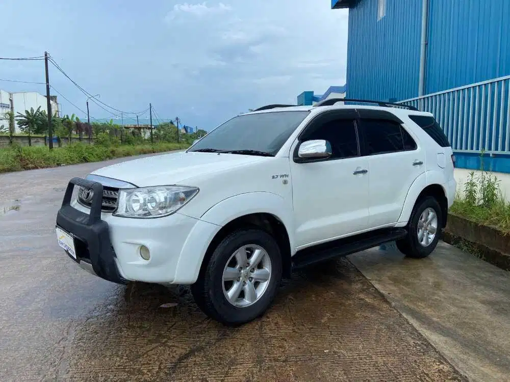 TOYOTA FORTUNER AT 2011