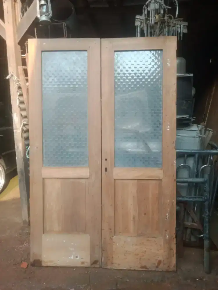 Pintu kaca antik kayu jati tua