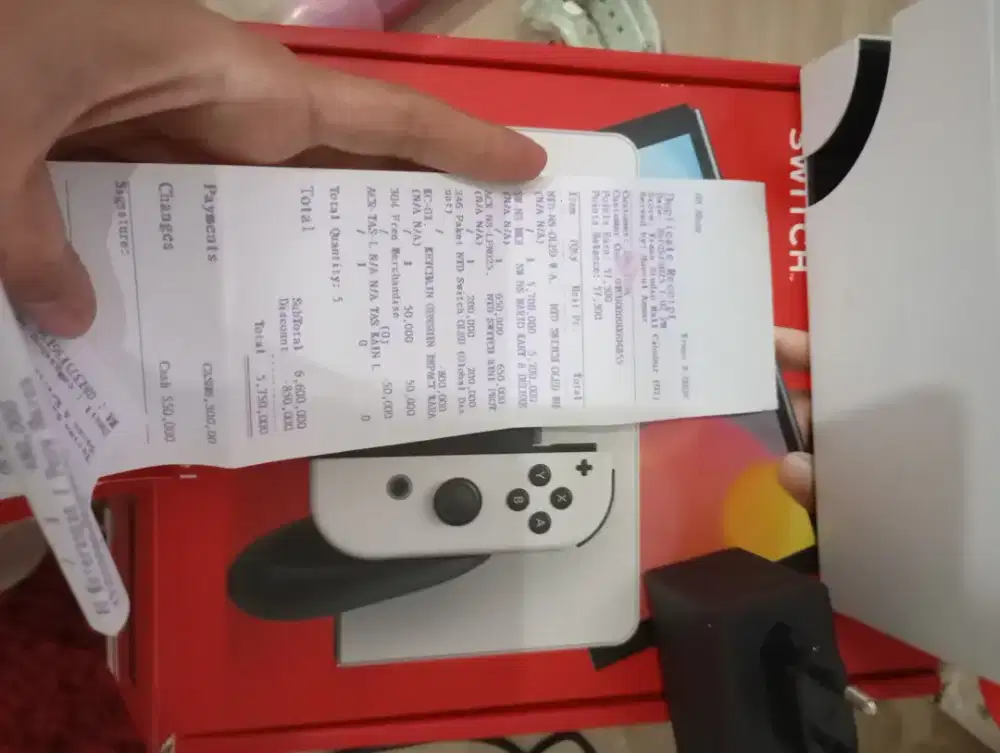 Di jual kondisi 98% Nintendo Switch oled  masih garansi