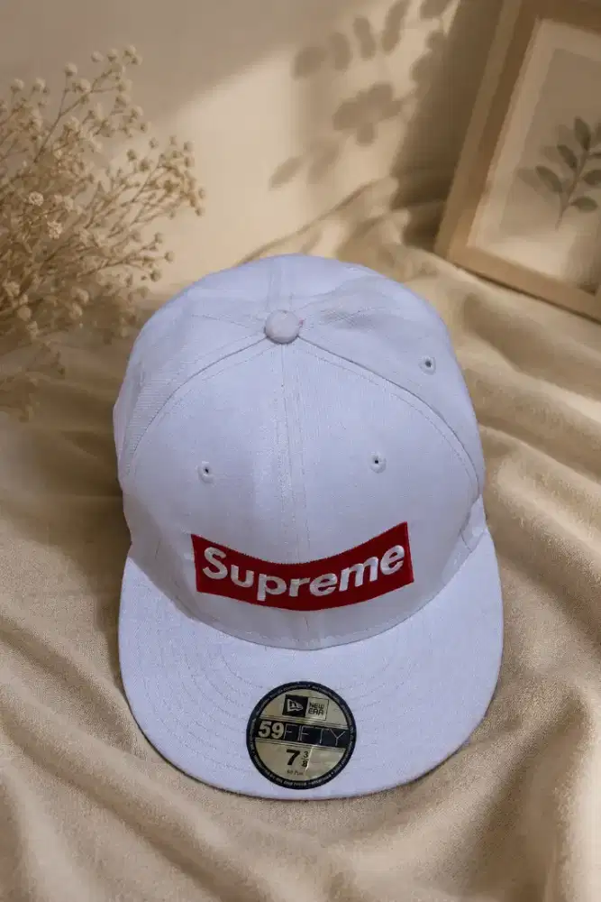 Supreme Money Box Logo New Era White World Famous