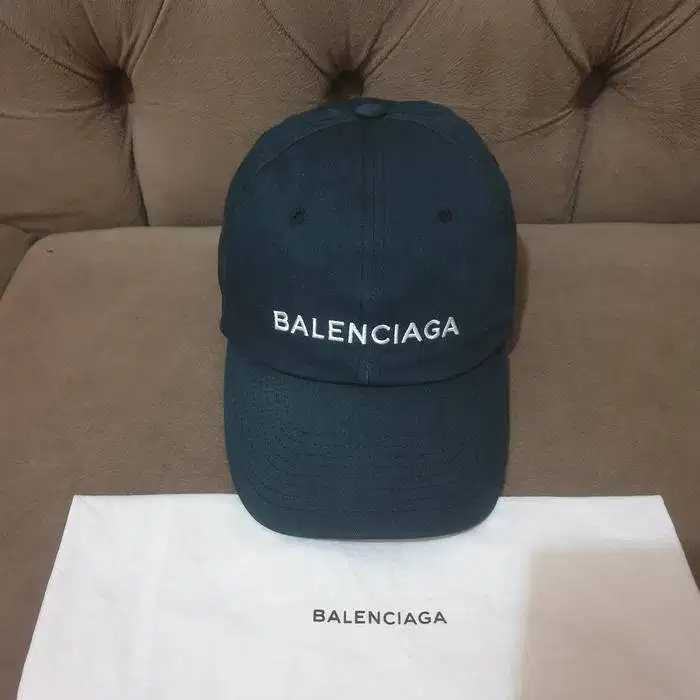 Topi Balenciaga Logo Embroidered Baseball Cap