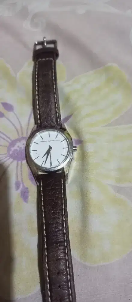 dijual jam tangan kulit merek french connection keadaan msh bgus