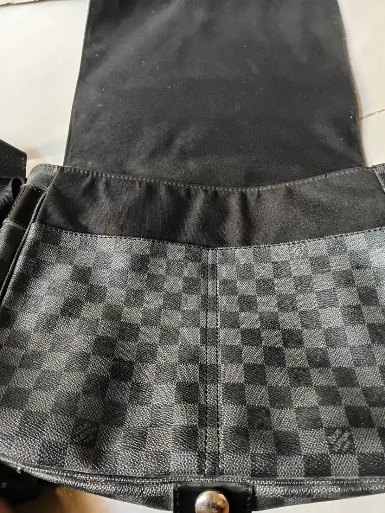 Dijual tas louis vutton..lv district.pm damier graviti.