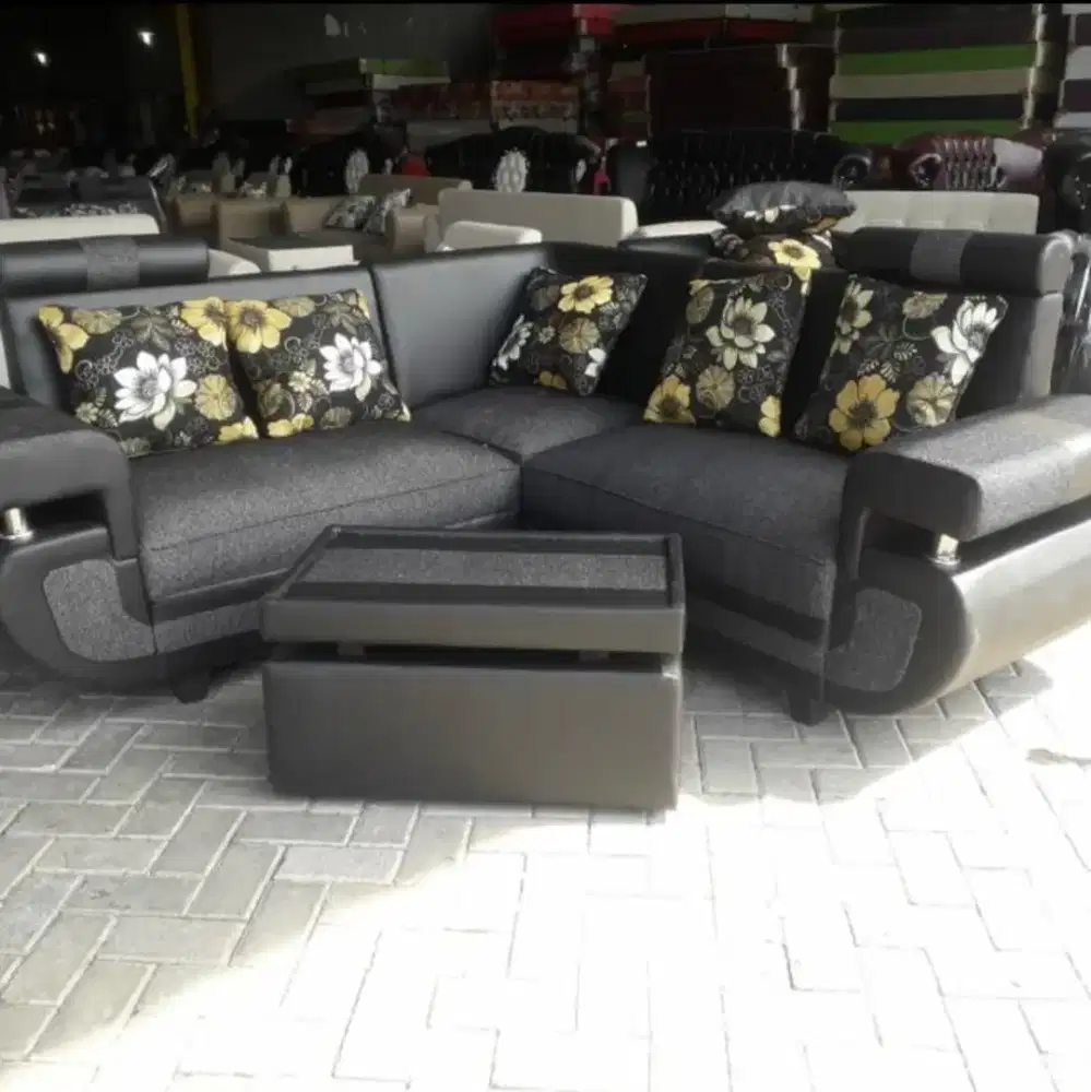 Sofa bentuk L 1 set lengkap