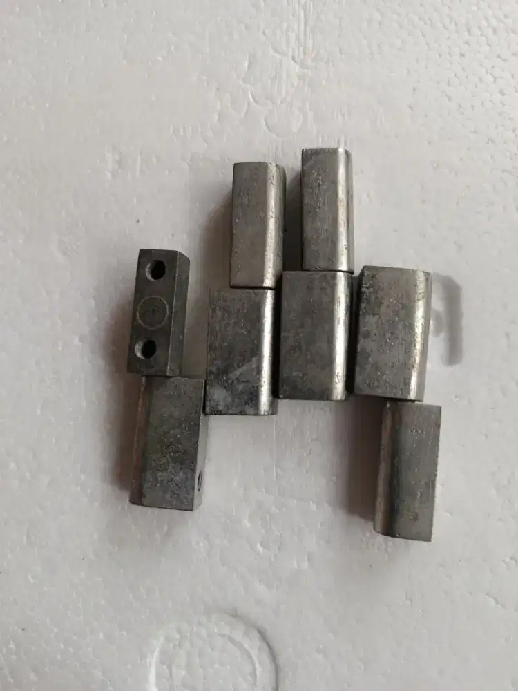 Engsel panel besi