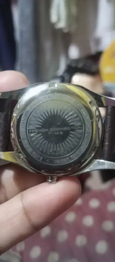 dijual jam tangan kulit merek french connection keadaan msh bgus