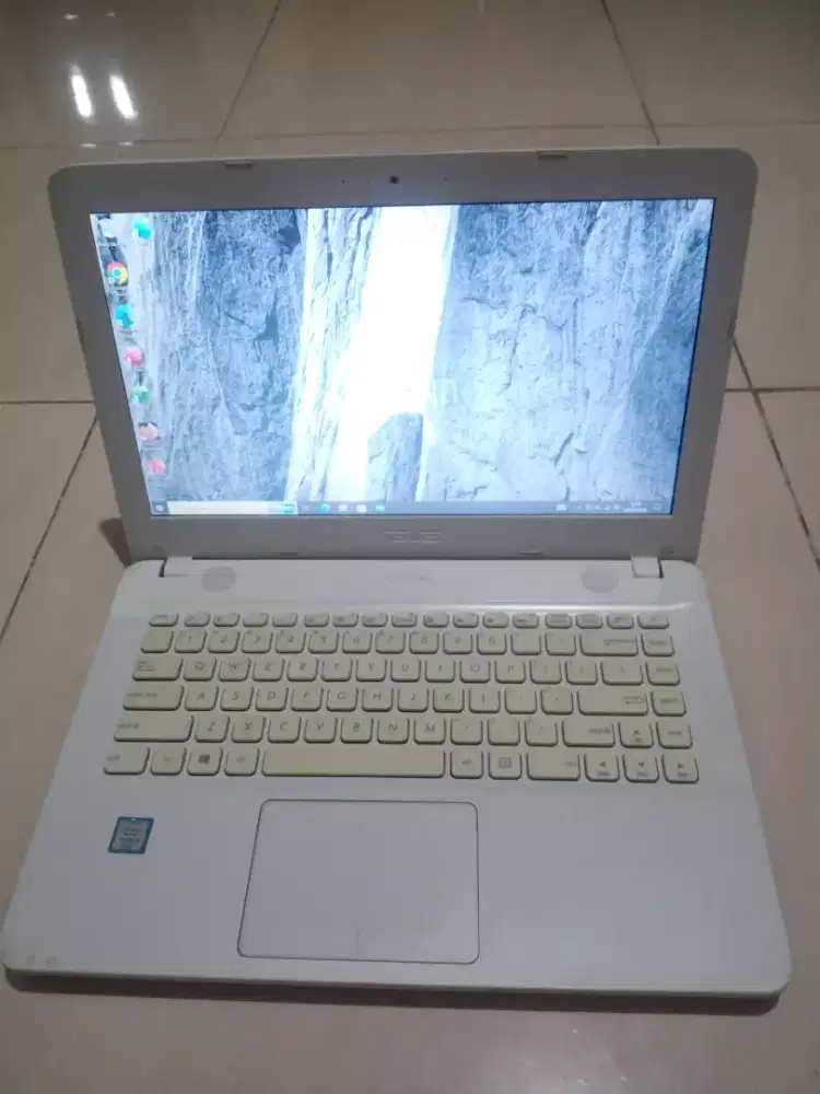 Jual cepat butuh dana laptop asus core i3