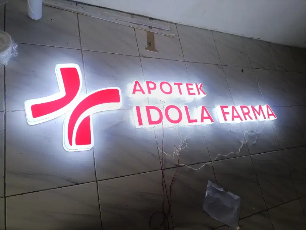 Papan nama apotek