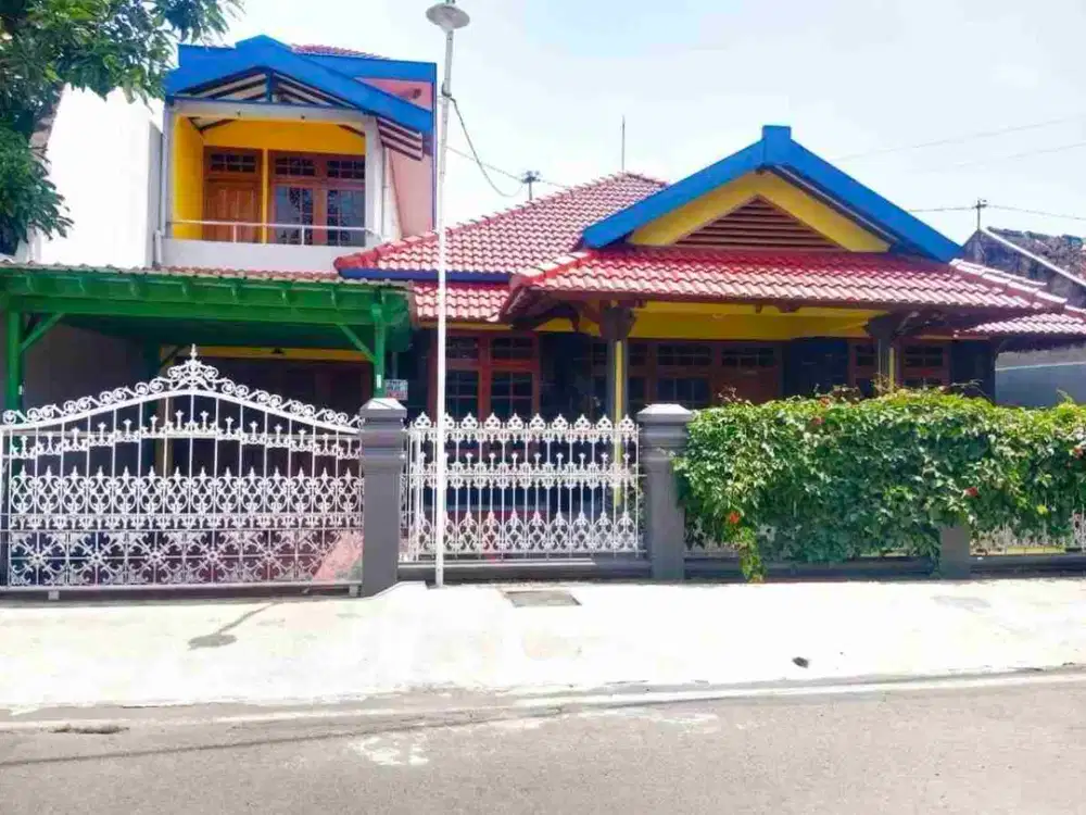 rumah luas strategis dekat kantor DPRD Surakarta