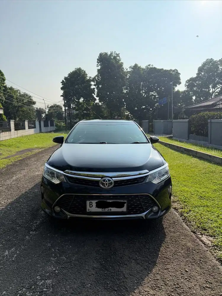 TOYOTA CAMRY 2.5 HYBRID AT 2016/2017 HITAM (MEWAH)