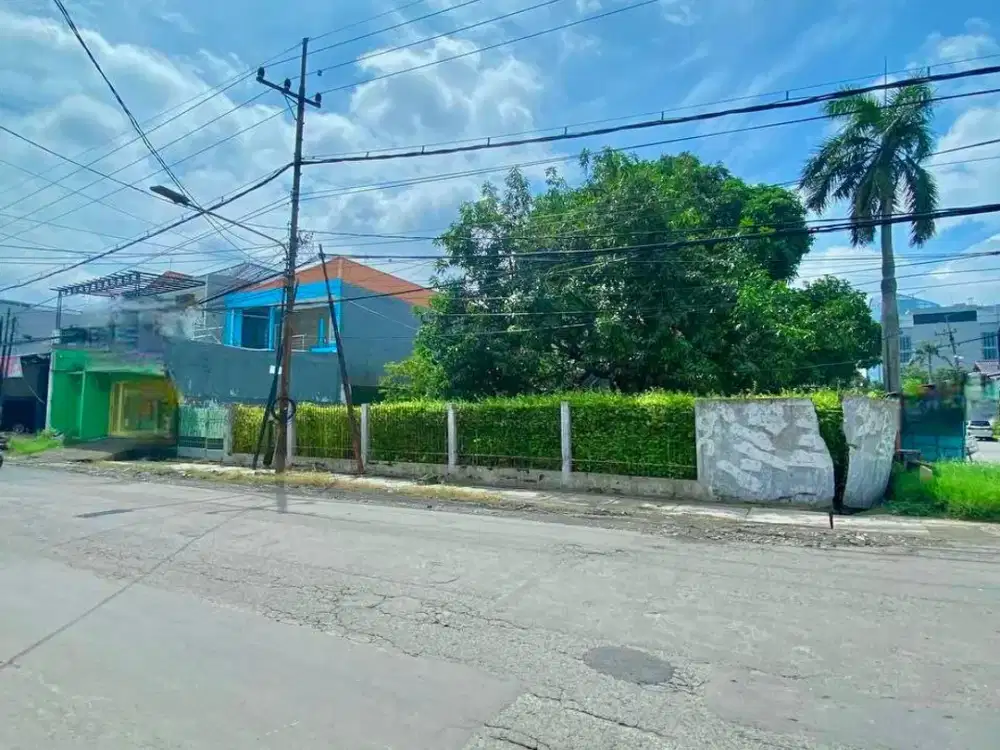 Jual cepat - Rumah usaha hoek di Raya Simpang Darmo Permai Utara
