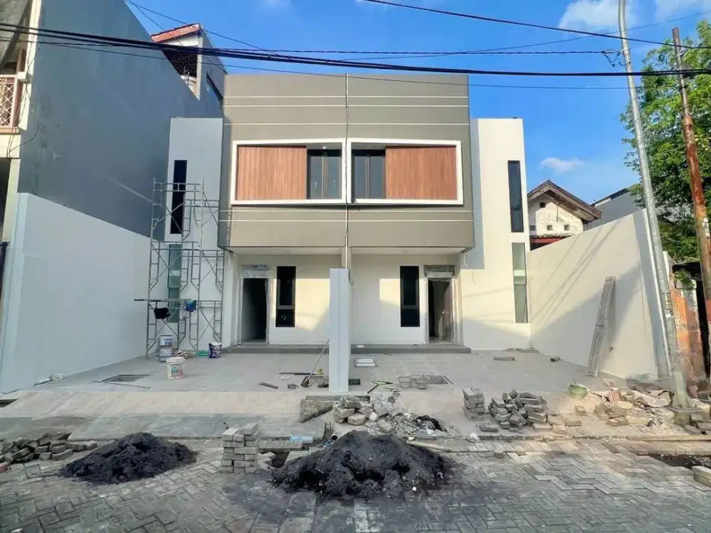 On progress - Rumah baru minimalis di Mulyosari Utara jalan utama