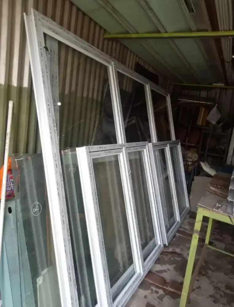 Kusen aluminium dan kaca
