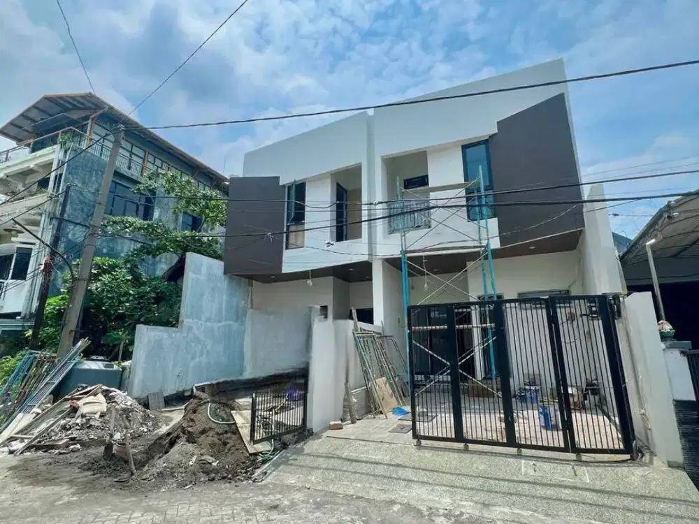 Rumah baru minimalis 2 lantai di Wisma Mukti Klampis Semolo