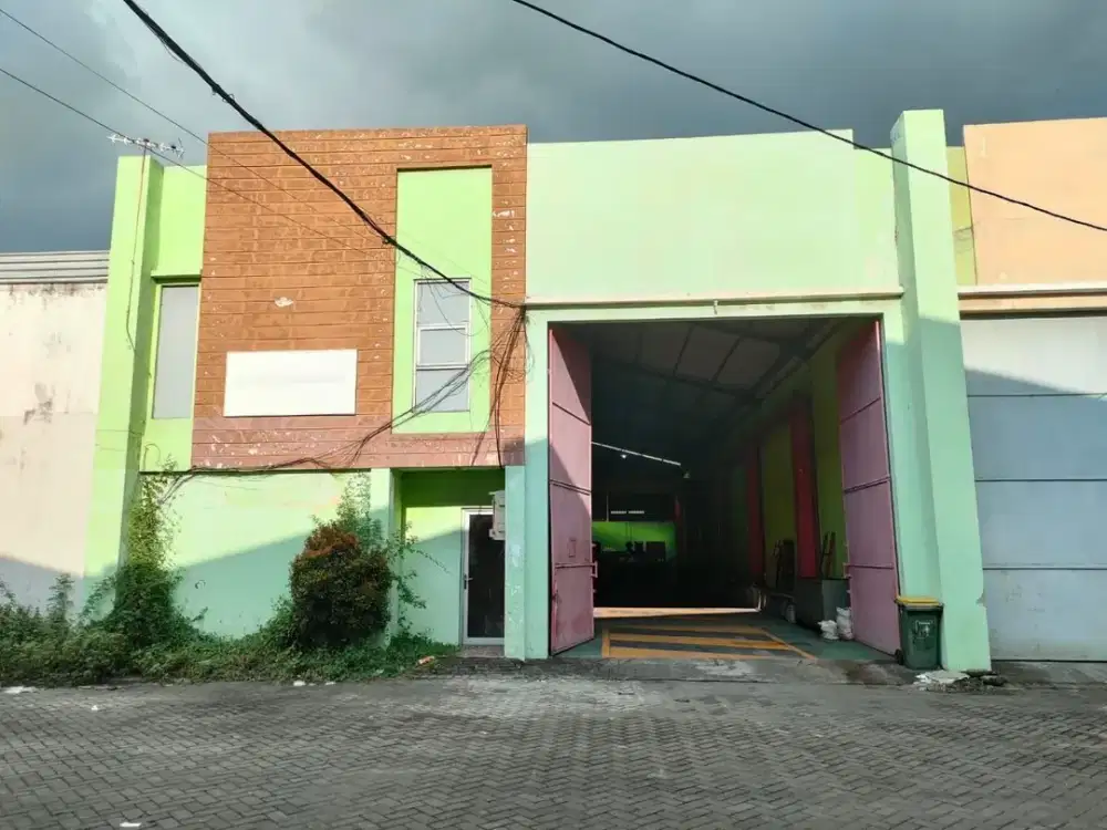 Gudang siap pakai di Sentra Pergudangan Bambe Driyorejo - lantai EPOXY