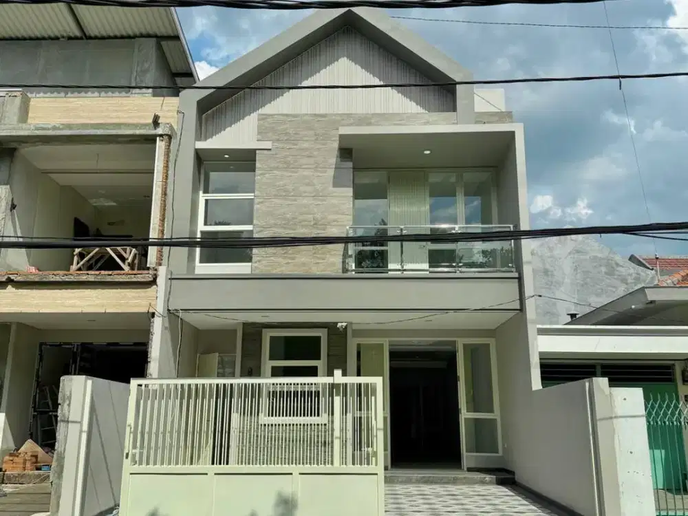 2 unit jejer, Rumah baru di Raya Manyar Tirtoyoso