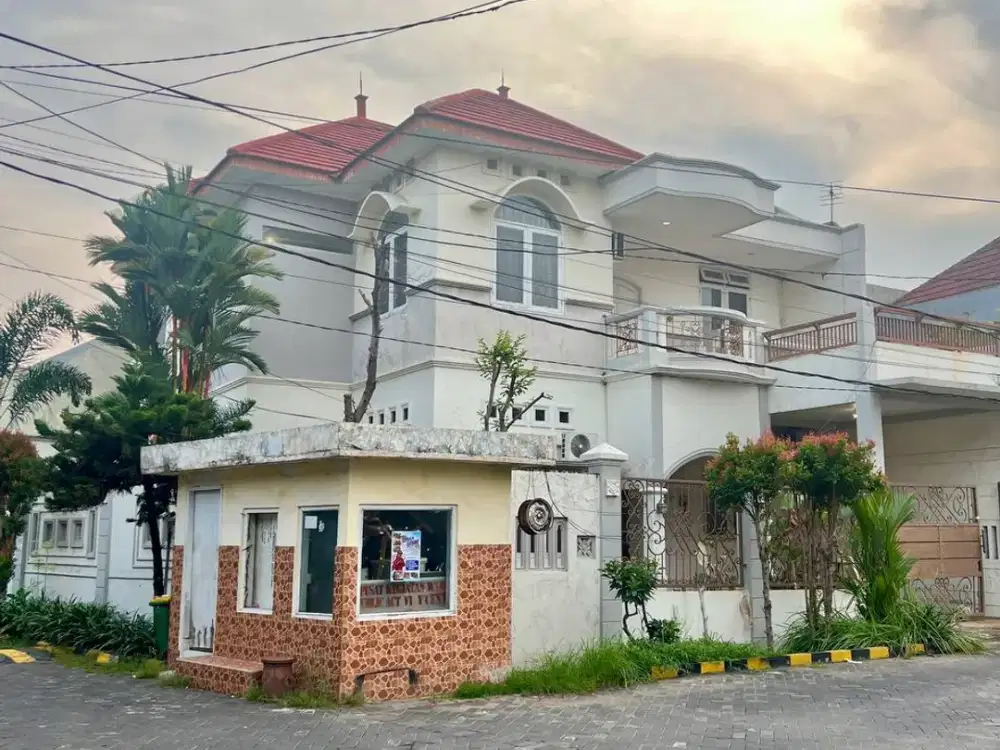 Jual Under Market Rumah classic hoek siap huni di Sutorejo Selatan