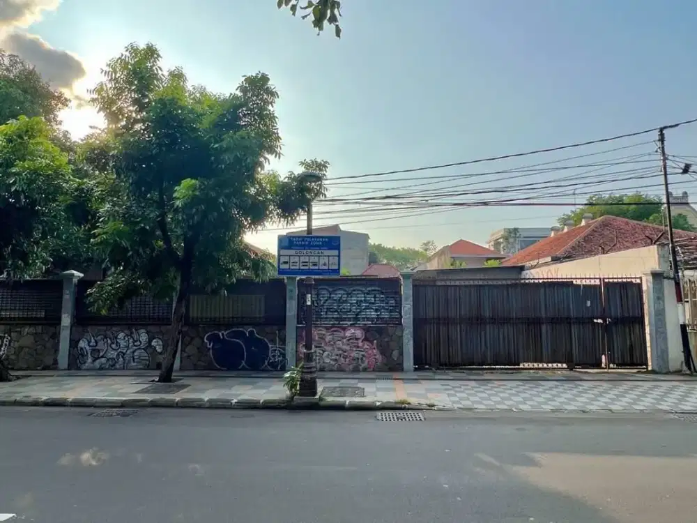 Jual cepat - Lahan Usaha hoek di Jalan Bubutan dekat Tunjungan