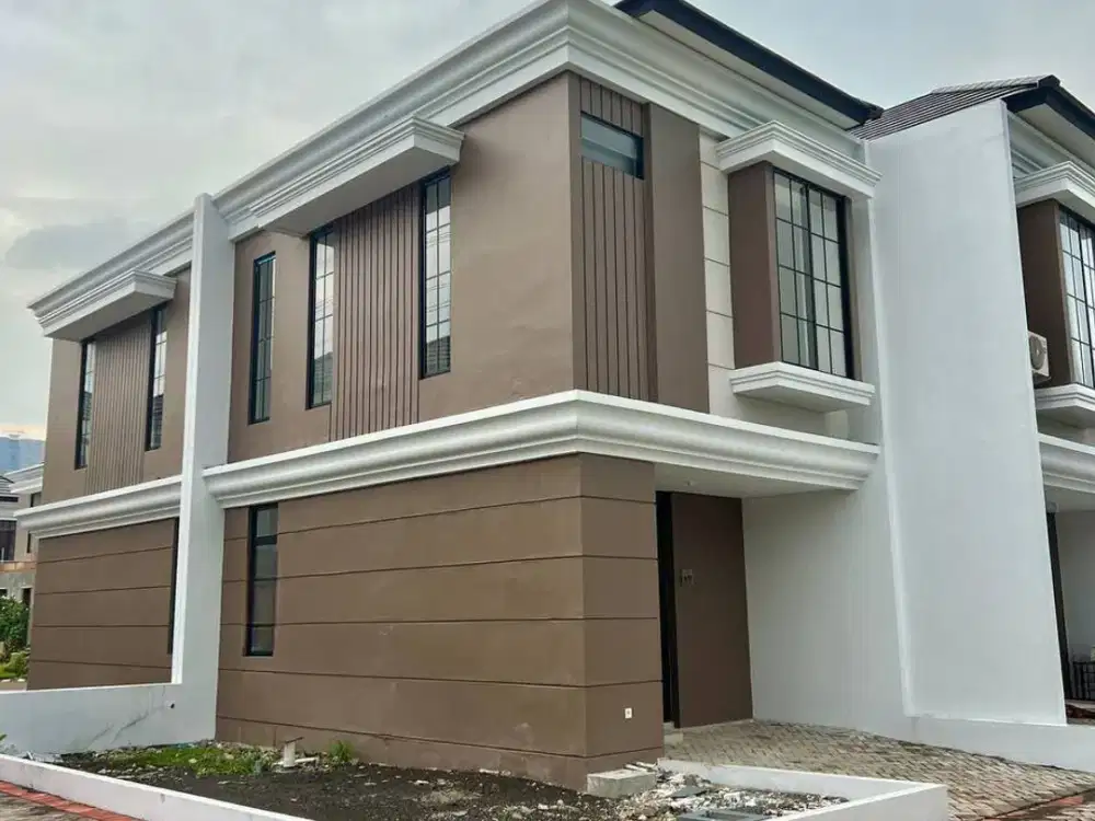 Rumah Baru Hoek di Regency One Eastpoint dekat Pakuwon City