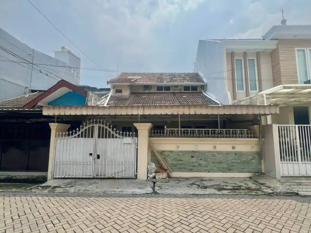 Rumah 2 lantai di Perumahan Manyar Jaya siap huni