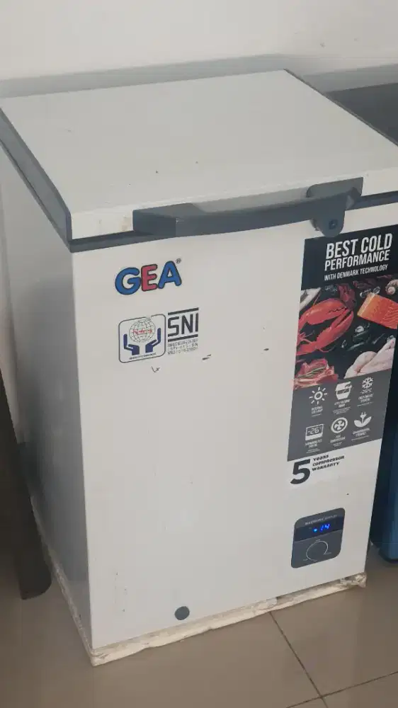 GEA Kulkas chest freezer 100 liter