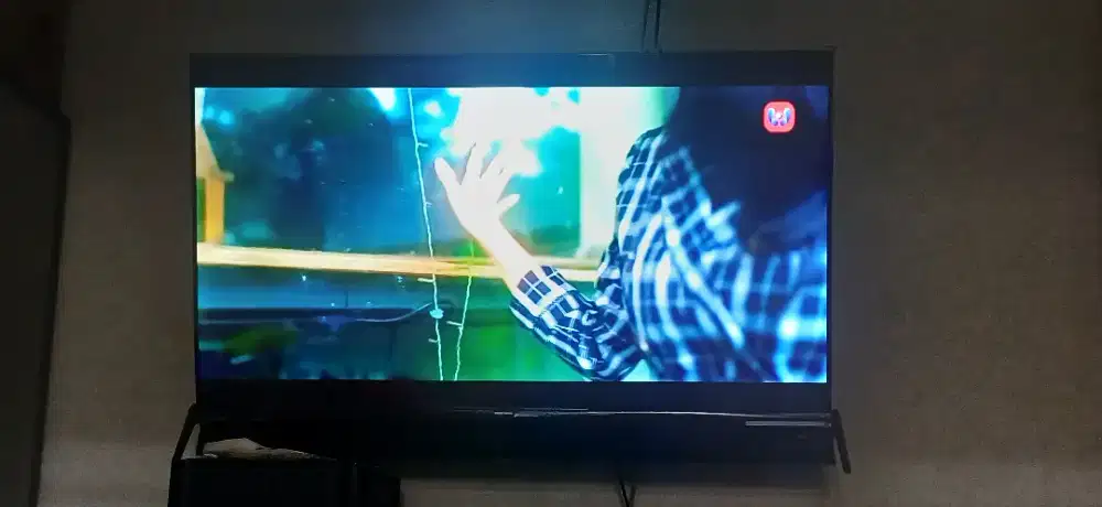 Dijual TV Polytron google tv 50 inch dengan soundbar dan sub woofer