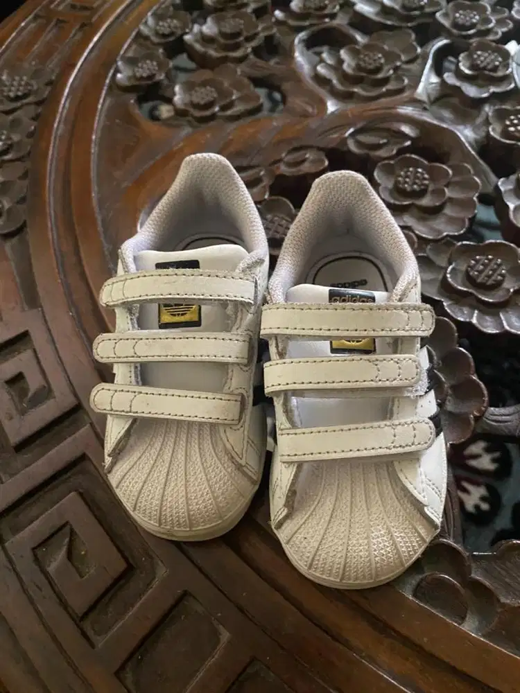 Preloved adidas super star