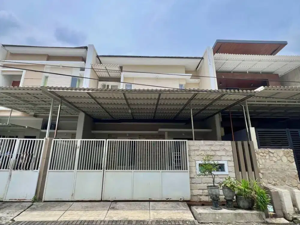 Rumah 2 lantai siap huni di Manyar Tirtoasri lebar 8