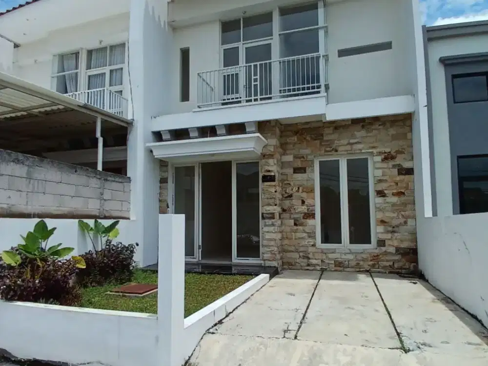 Rumah baru 2 lantai lebar 6 di Perumahan The Greenlake Wonorejo, Rungkut
