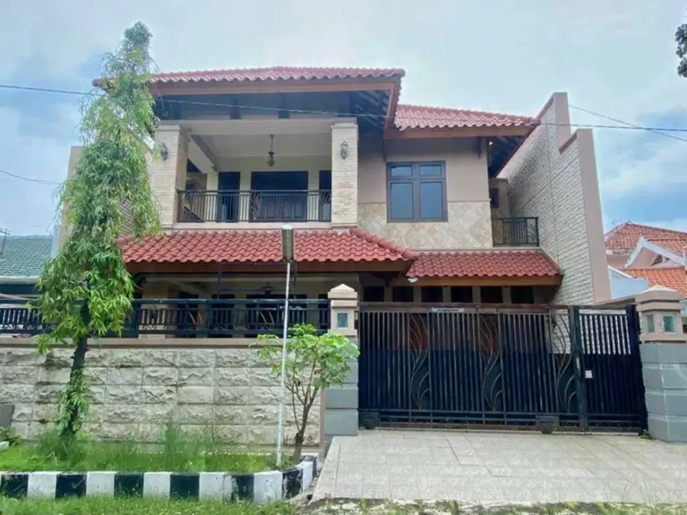 Rumah second 2 lantai di Rungkut Asri Barat lebar 15