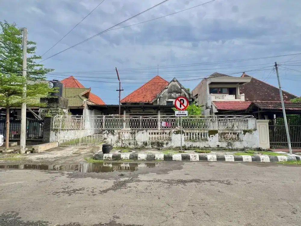 Jual cepat - Rumah usaha hitung tanah di Jalan Barito, Darmo Surabaya