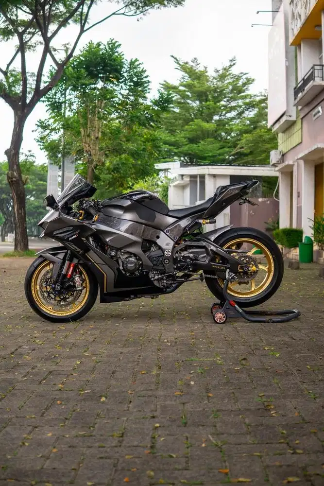 Zx10r 2023 black grey full modif low km