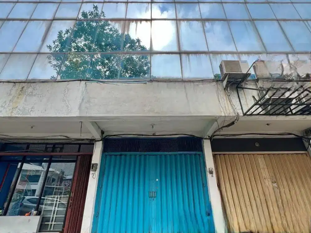 Disewakan Ruko 4 lantai dalam kompleks di Jalan Bubutan