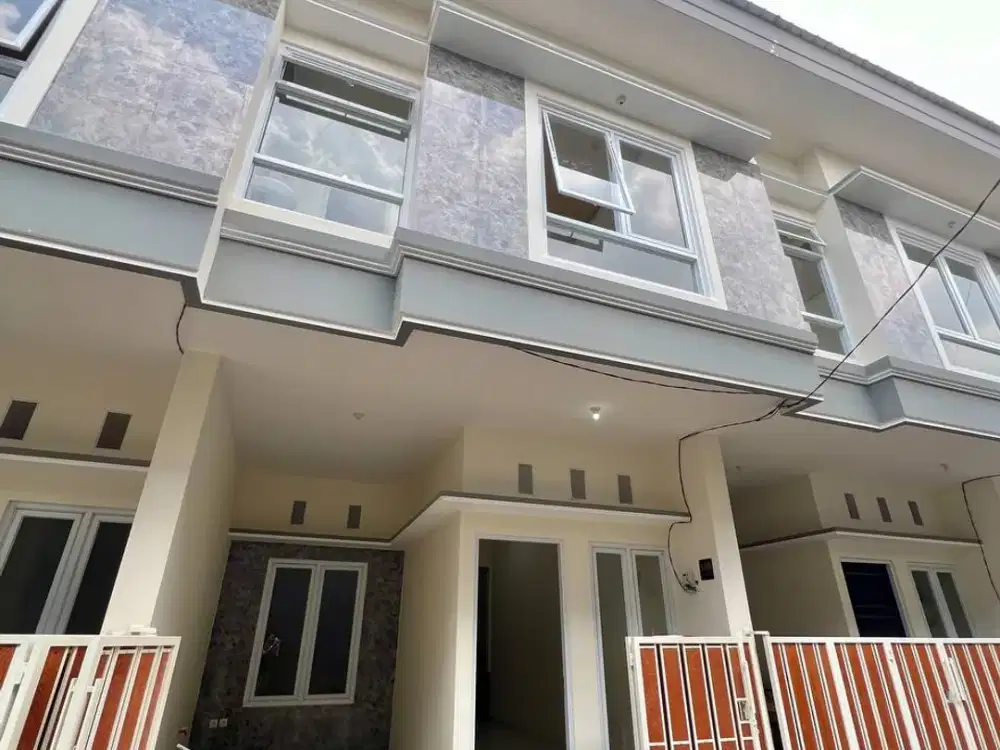 Sisa 1 unit, Rumah baru 2 lantai di Ploso Timur