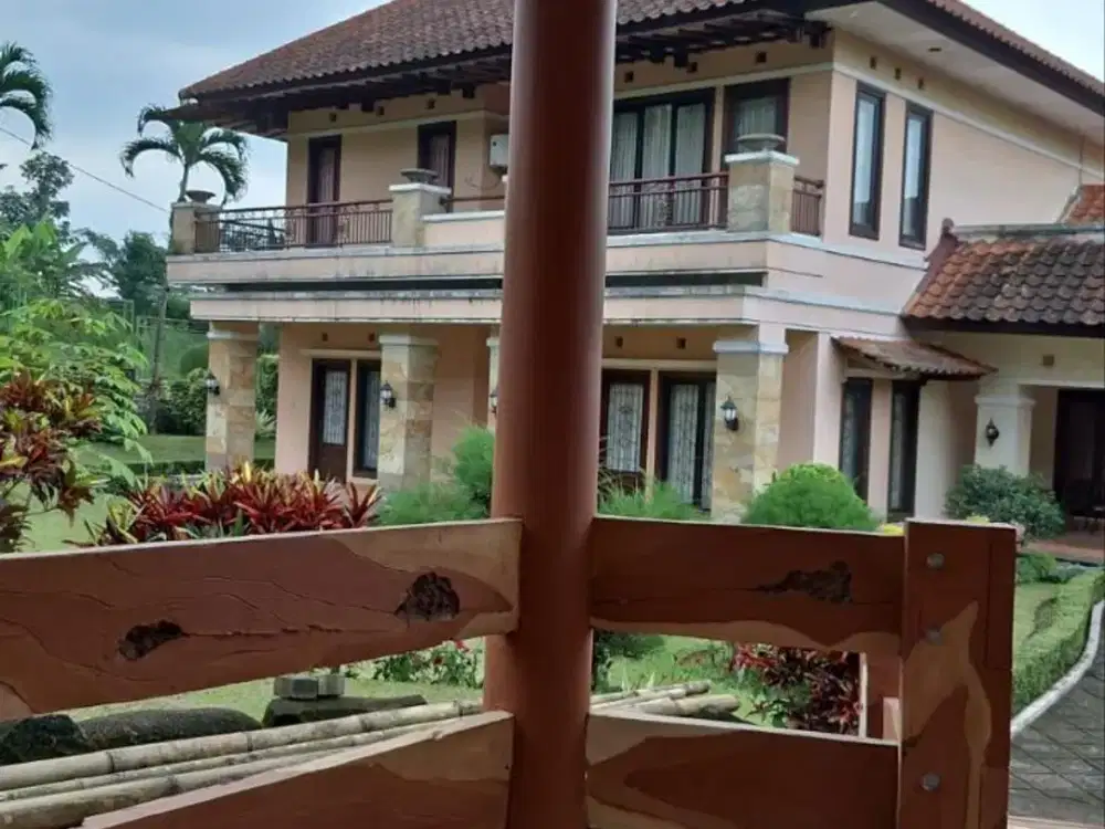 Villa mewah 2 lantai siap pakai di Puncak Prigen