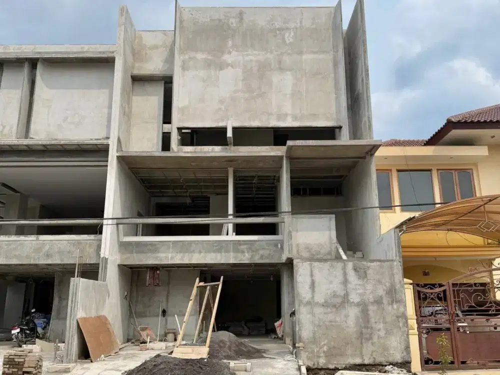 Rumah Baru Premium 3 lantai di Manyar Kertoadi Lebar 9