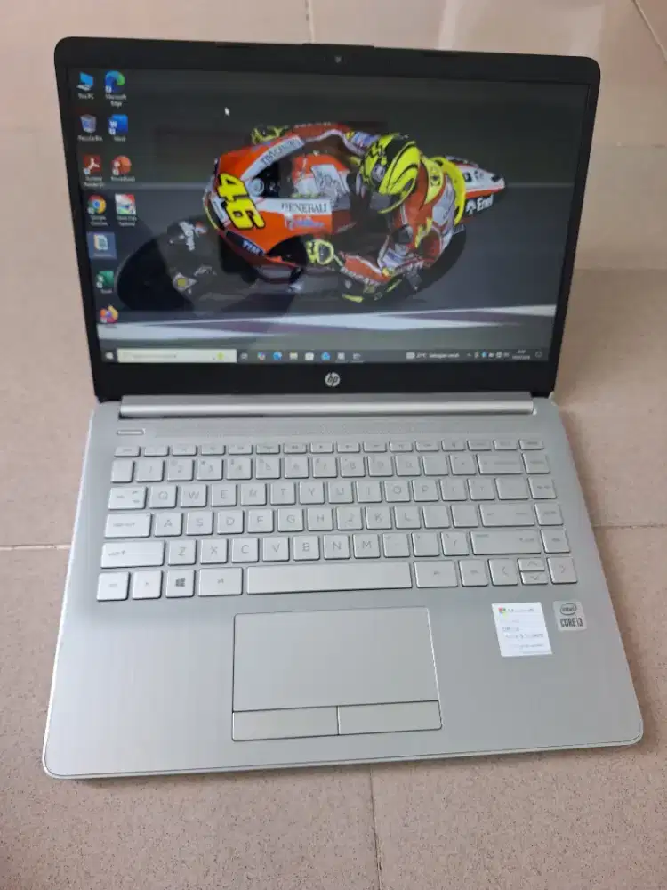 Bismillah di jual laptop hp14 slim core i3gen10 siap pakai baterai ok