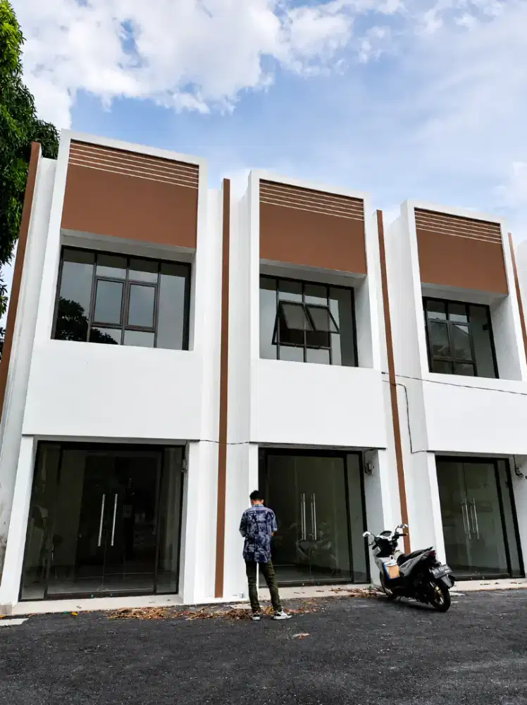 Di Jual Ruko Mewah SHM - Akses di lalui Angkot