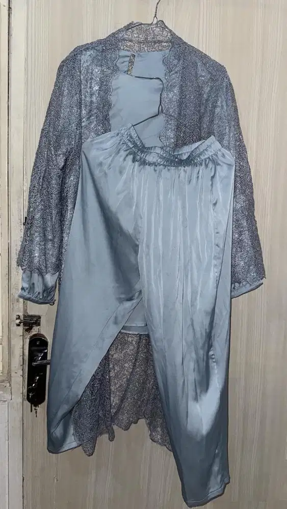 Setelan celana kebaya
