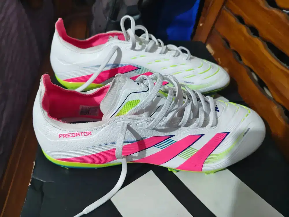 Sepatu sepakbola Predator 25 League , size 44 atau 28 cm. Baru 2 kali.
