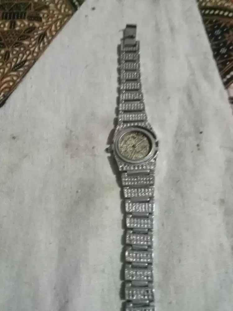 Jam tangan wanita omega