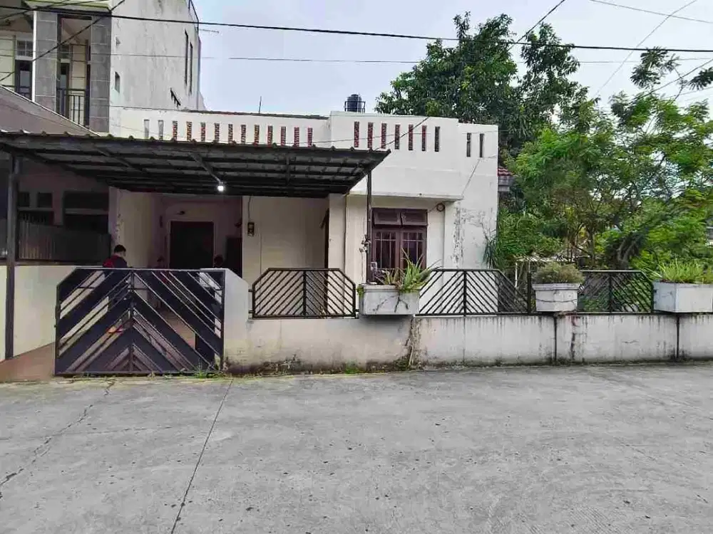 Disewakan rumah tanah Luas 200 m hook dekat taman 56 jt di taman galaxy bebas banjir
