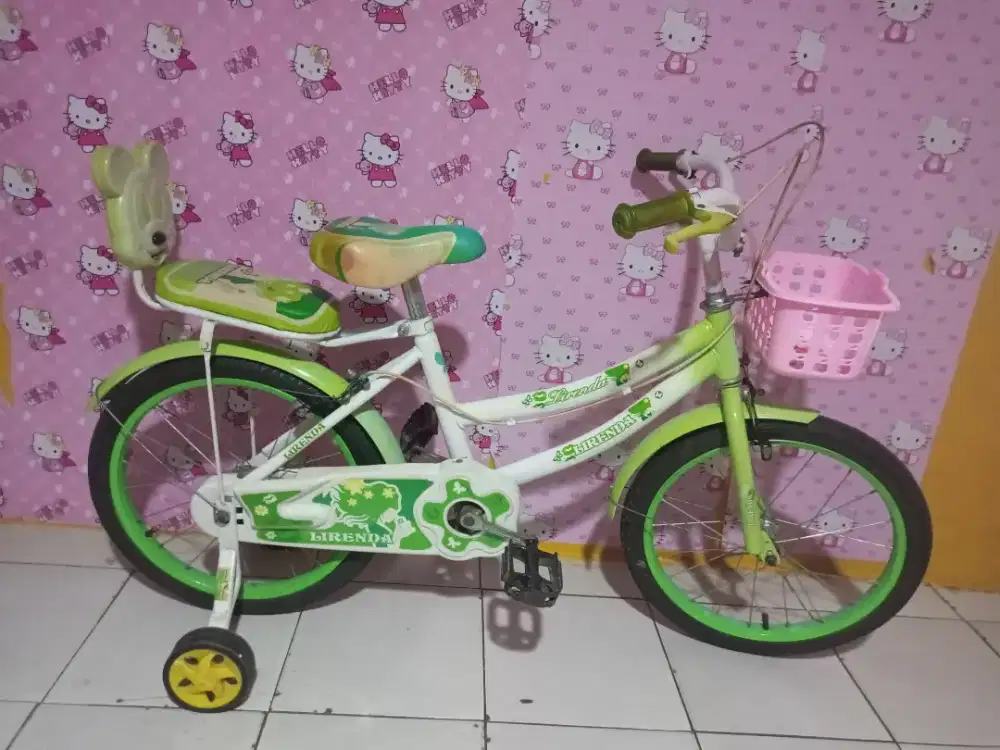 SEPEDA ANAK CEWEK UKURAN 18 plus RODA BANTU BONCENGAN KERANJANG KOKOH