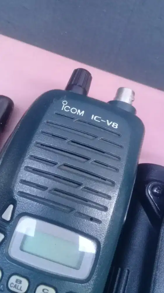 HT Icom V8 lengkap